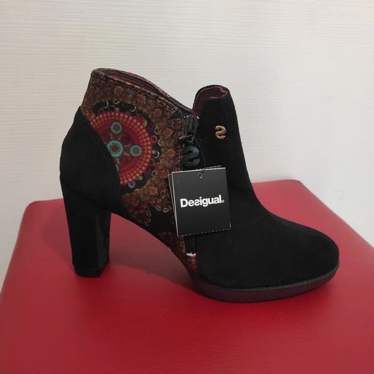 Immagine di Black Ankle Boots With Patterned Fabric Detail 5